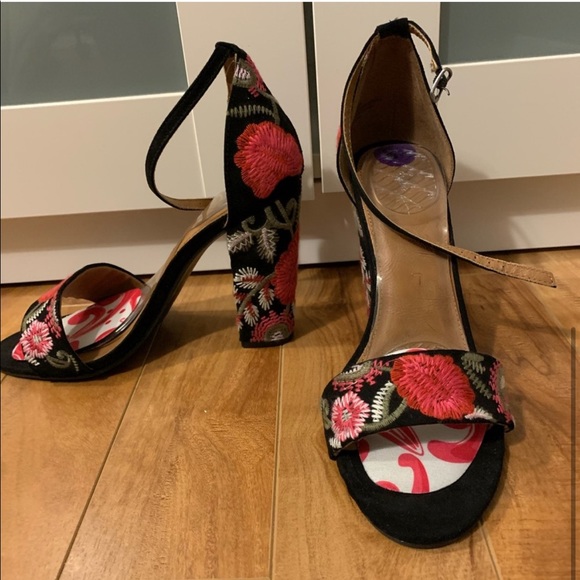 Floral embroidered heels size 8.5 - Picture 3 of 4